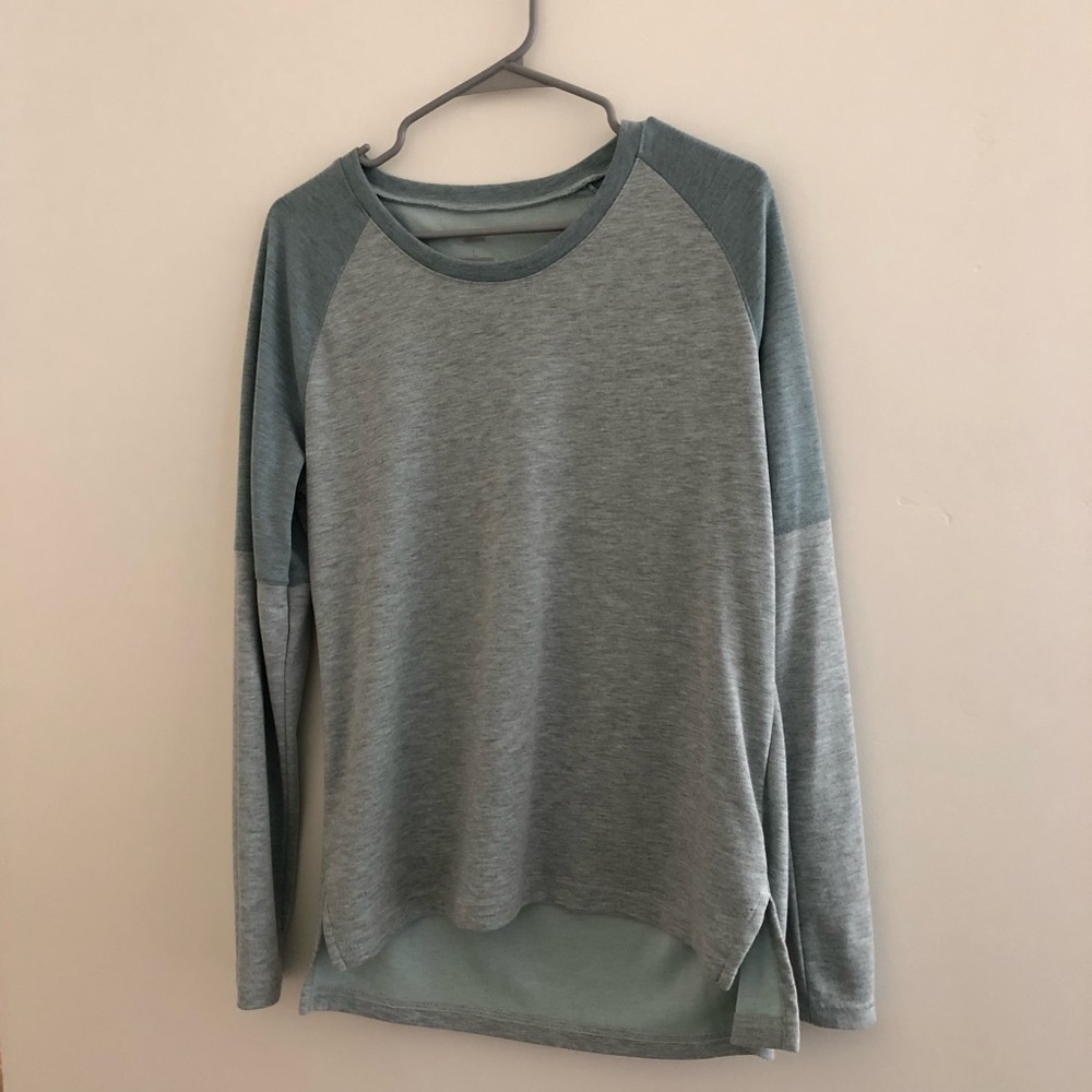 Adidas long sleeve tee sz L